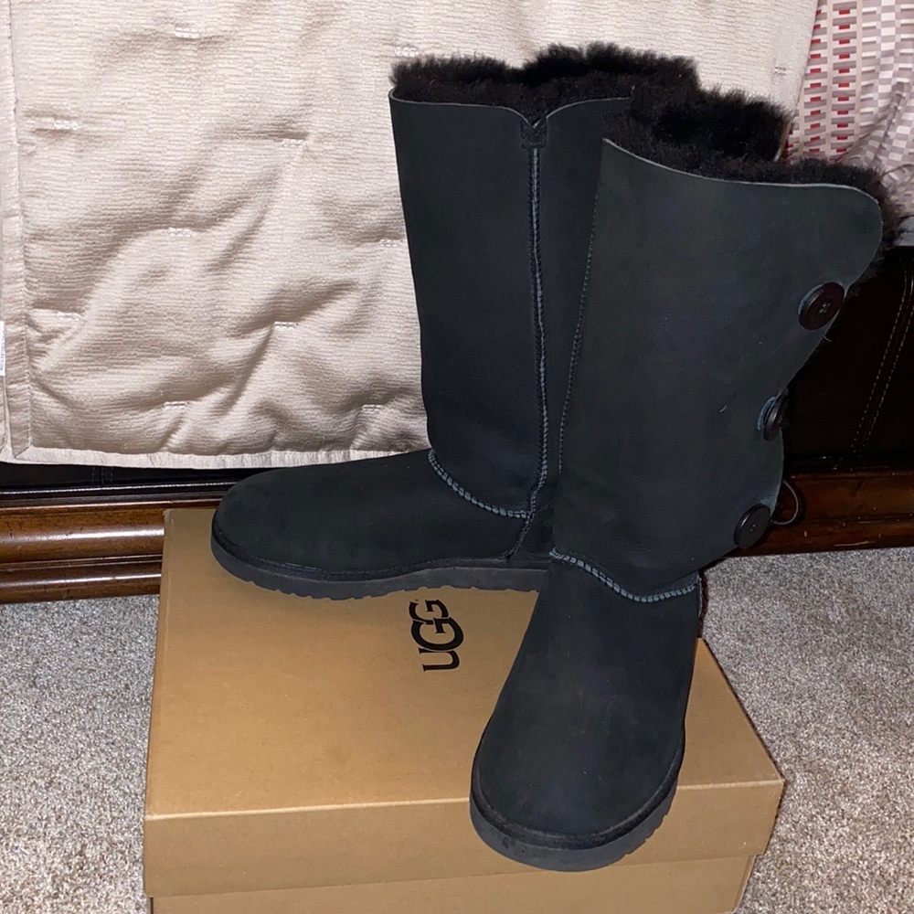 6 pair of Ugg’s